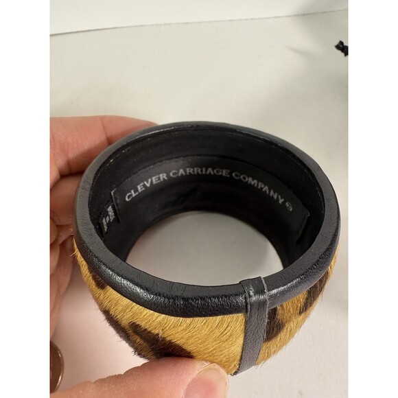 Clever Carriage Wristband Cow Hide Leather Bangle Slip On - Picture 6 of 11